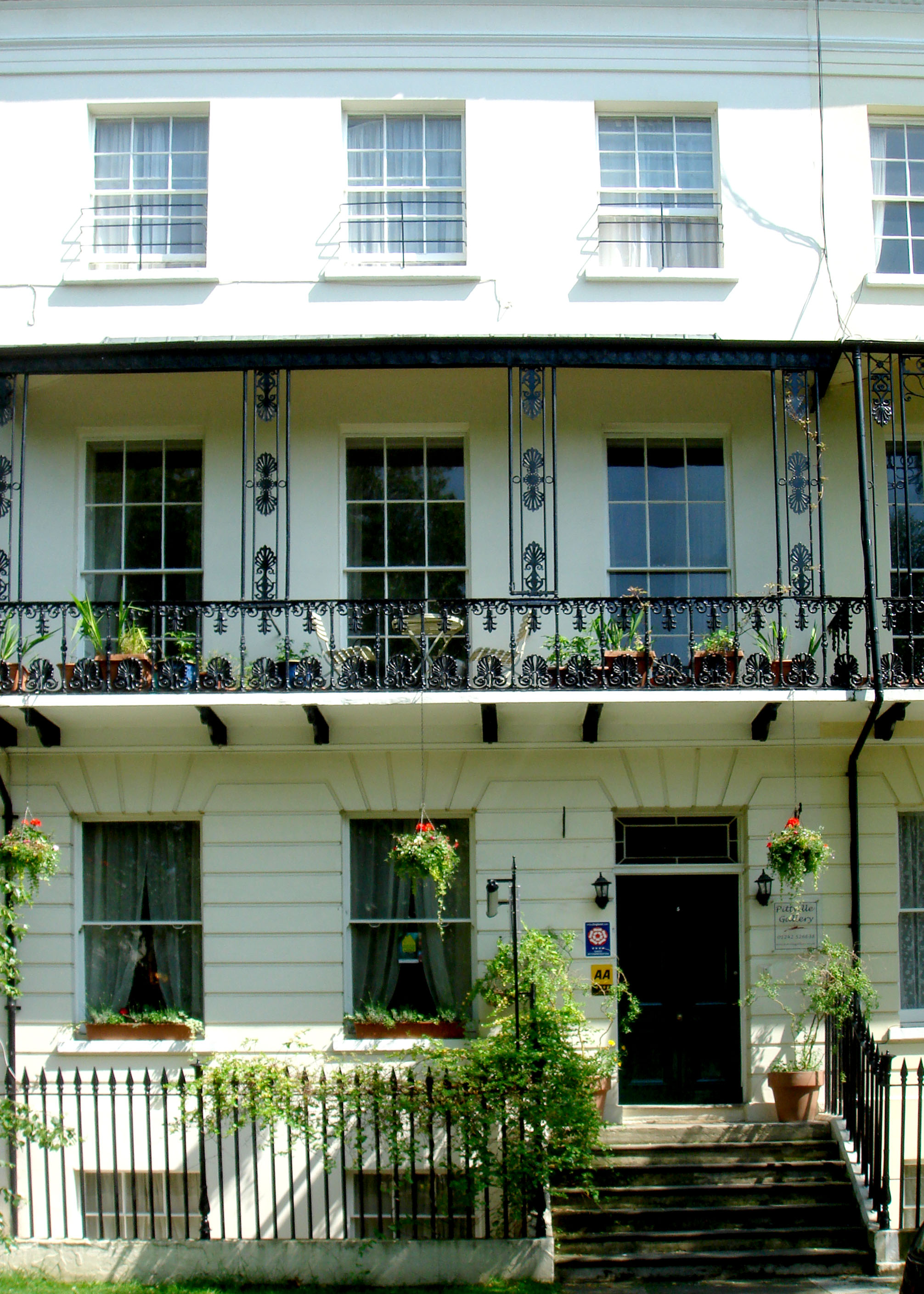 B&B Cheltenham|Cheltenham Lawn B&B